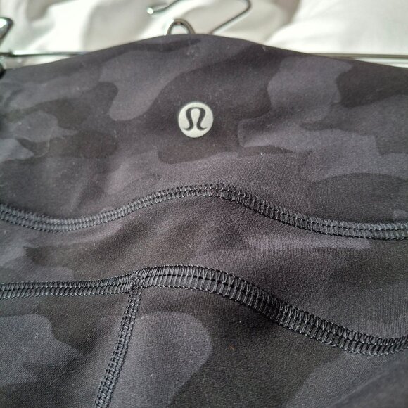 Lululemon 25" Camo leggings with pockets - Picture 3 of 9
